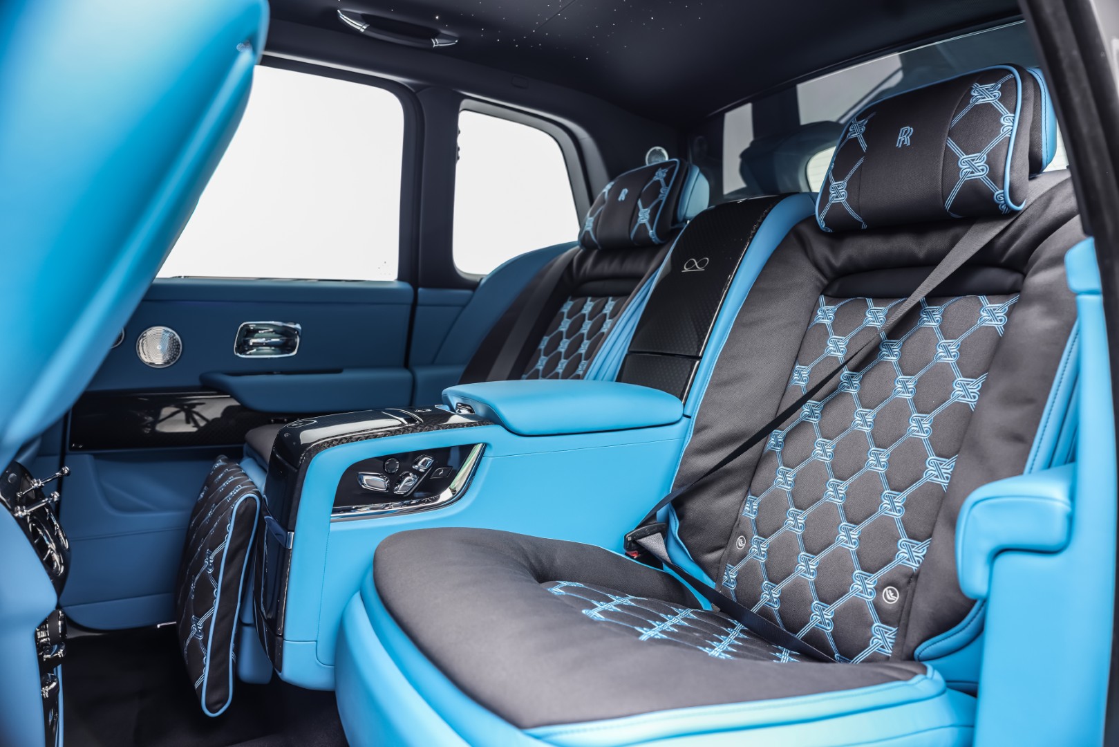 2025 ROLLS ROYCE CULLINAN BLACK BADGE | DUALITY TWILL | SANCTUARY SEATS | BESPOKE SOUND SYSTEM |